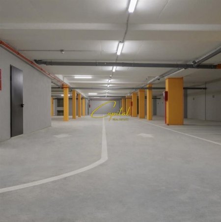 Shqiperi, jepet me qera ambjent biznesi Kati -1, 450 m² 1.600 € (PORCELAN)