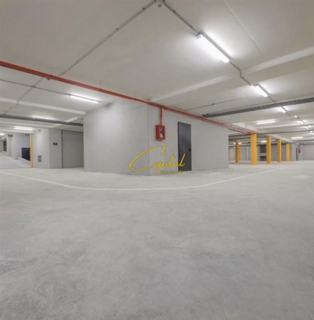 Shqiperi, jepet me qera ambjent biznesi Kati -1, 450 m² 1.600 € (PORCELAN)