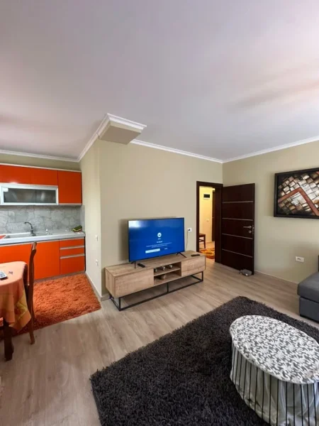 Tirane, jepet me qera apartament 2+1+Ballkon Kati 4, 74 m² 600 € (STADIUMI DINAMO)