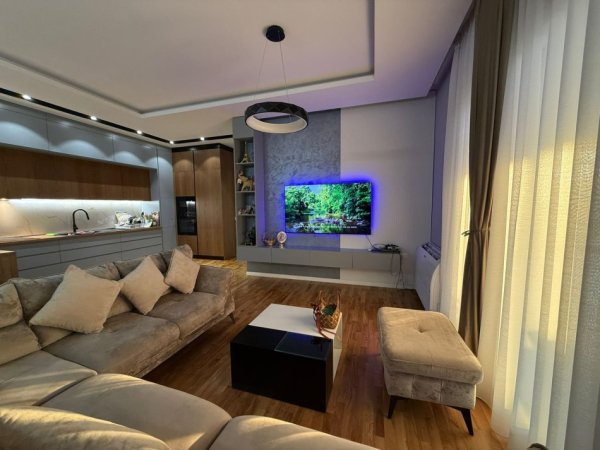 Tirane, shitet apartament+verande | Penthouse 2+1+Aneks+Ballkon Kati 5, 250 m² 300.000 € (fresku)