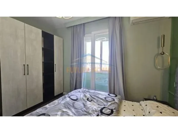 Shitet, Apartament 1+1, Bulevardi Zhan Dark, Tirane.
