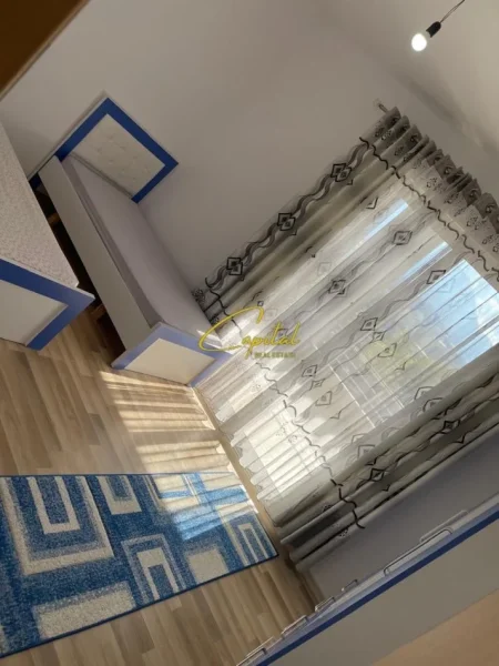 Tirane, jepet me qera apartament 3+1 Kati 2, 142 m² 650 € (KINOSTUDIO)