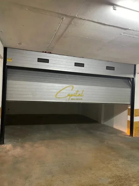 Tirane, jepet me qera apartament 3+1 Kati 2, 142 m² 650 € (KINOSTUDIO)