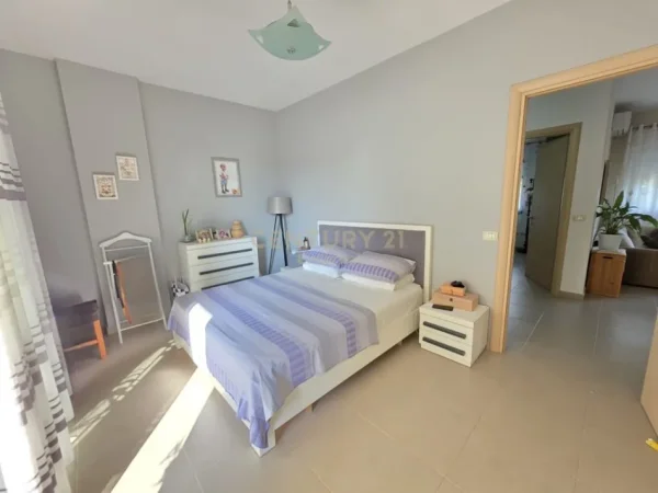 Tirane, shes apartament 2+1 , 130.000 € (Fresku)