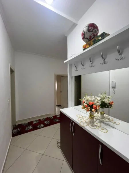 Tirane, shitet apartament 1+1 , 67 m² (Tek Melisa)