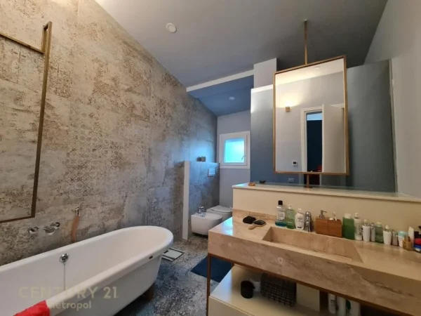 Tirane, jepet me qera Vile 3+1+Ballkon Kati 3, 590 m² 3.500 € (Long Hill Rezidence)