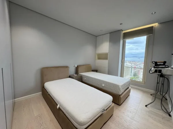 Tirane, jepet me qera apartament 2+1 , 120 m² 950 € 
