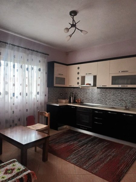 Tirane, jepet me qera apartament 2+1 Kati 1, 125 m² 150 € (QTU)