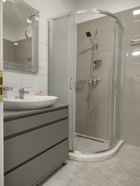 Tirane, jepet me qera apartament 1+1+Ballkon Kati 2, 60 m² 550 € 