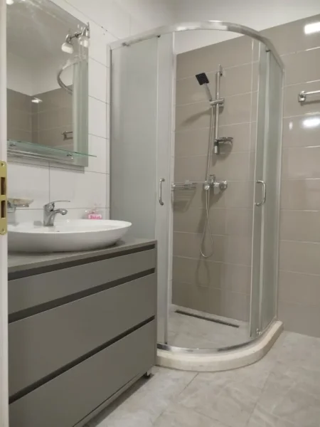Tirane, jepet me qera apartament 1+1+Ballkon Kati 2, 60 m² 550 € 