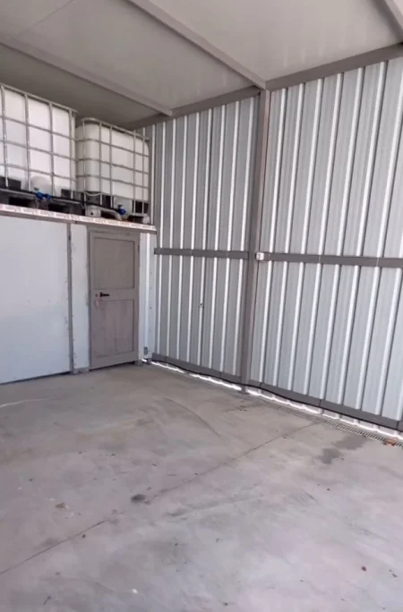 Tirane, jepet me qera magazine Kati 0, 150 m² 500 € (BATHORE)