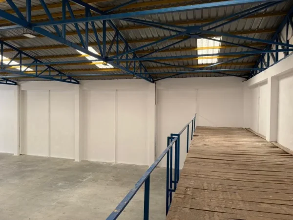 Tirane, jepet me qera magazine Kati 0, 750 m² 2.625 € (Prush)