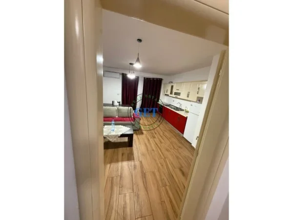 Durres, jepet me qera apartament 2+1 Kati 3, 95 m² 500 € (Plazh)