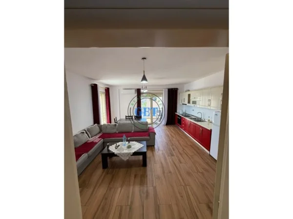 Durres, jepet me qera apartament 2+1 Kati 3, 95 m² 500 € (Plazh)