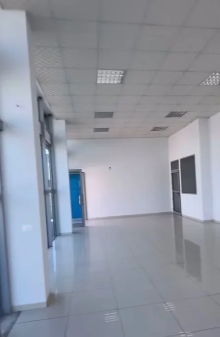 Tirane, jepet me qera magazine Kati 0, 400 m² 1.600 € (AUTOSTRADA TIRANE-DURRES)