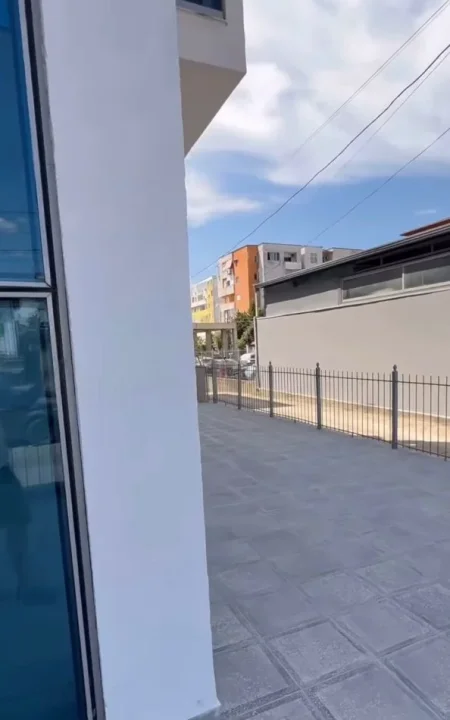 Tirane, jepet me qera magazine Kati 0, 400 m² 1.600 € (AUTOSTRADA TIRANE-DURRES)