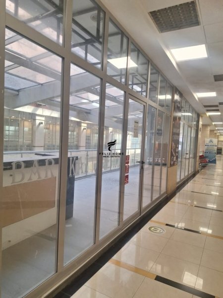 Tirane, shitet dyqan Kati 2, 62 m² 145.000 € (QENDER)