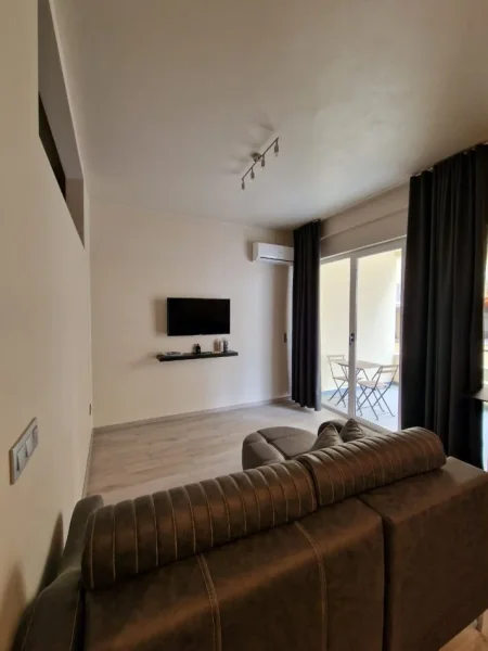 Tirane, jepet me qera apartament 1+1+Ballkon Kati 3, 60 m² 600 € (Kopshti Zoologjik)