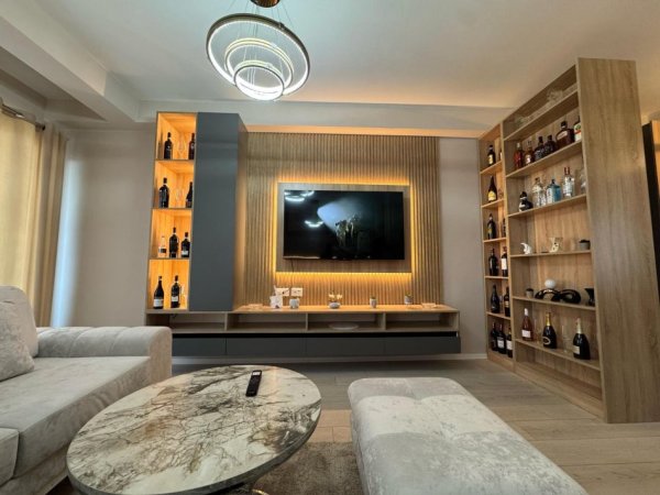 Tirane, jepet me qera apartament 2+1 , 100 m² 700 € 