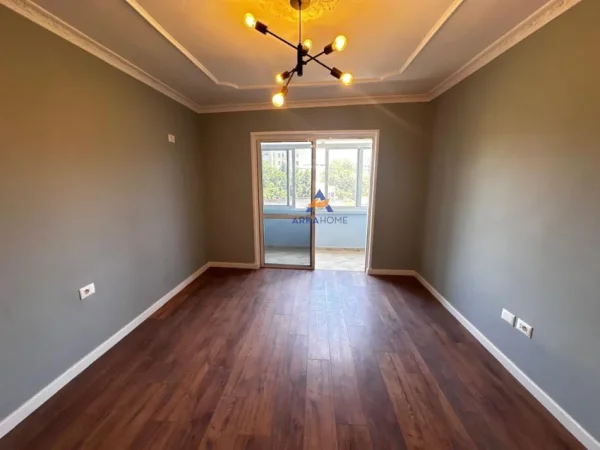 Tirane, shitet apartament 1+1+Ballkon Kati 5, 56 m² 127.000 € (•MRAPA AMBASADES AMERIKANE,RRUGA E ELBASANIT)