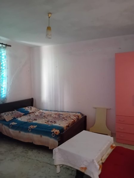 Tirane, jepet me qera shtepi 1+1 Kati 1, 60 m² 160 € 