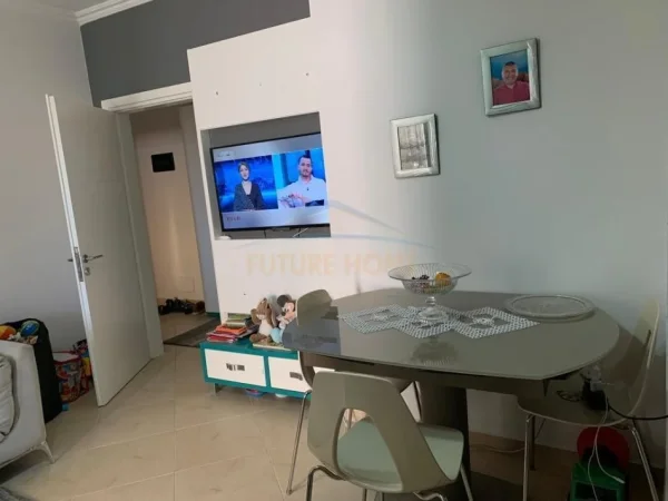 Tirane, jepet me qera apartament 1+1+Ballkon Kati 8, 71 m² 500 € 