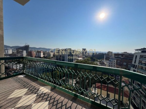 Tirane, jepet me qera zyre Kati 7, 94 m² 950 € (Rruga e Kavajes)