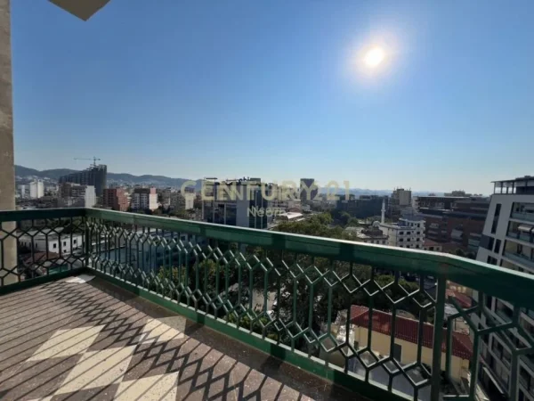 Tirane, jepet me qera zyre Kati 7, 94 m² 950 € (Rruga e Kavajes)