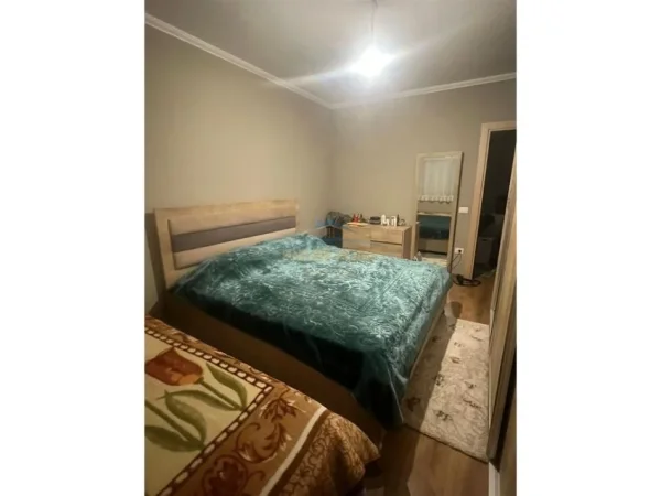 Tirane, jepet me qera apartament 2+1+Ballkon Kati 8, 116 m² 650 € 