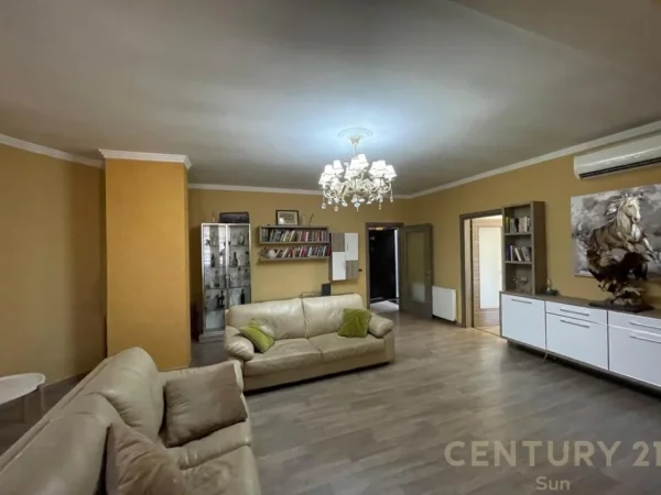 Tirane, jepet me qera apartament+verande | Penthouse 3+1+Ballkon Kati 5, 431 m² 2.500 € (Fresku)