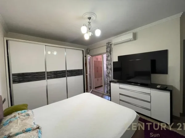 Tirane, jepet me qera apartament+verande | Penthouse 3+1+Ballkon Kati 5, 431 m² 2.500 € (Fresku)