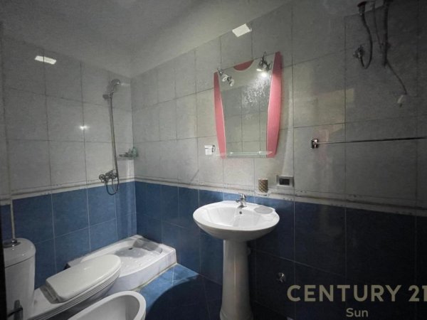 Tirane, jepet me qera apartament+verande | Penthouse 3+1+Ballkon Kati 5, 431 m² 2.500 € (Fresku)