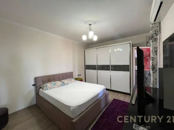 Tirane, jepet me qera apartament+verande | Penthouse 3+1+Ballkon Kati 5, 431 m² 2.500 € (Fresku)