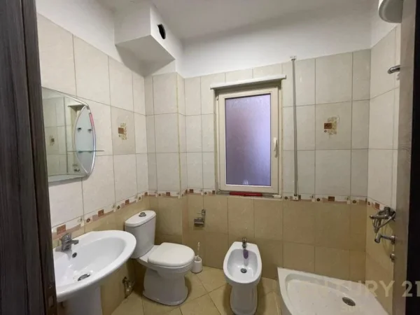 Tirane, jepet me qera apartament+verande | Penthouse 3+1+Ballkon Kati 5, 431 m² 2.500 € (Fresku)