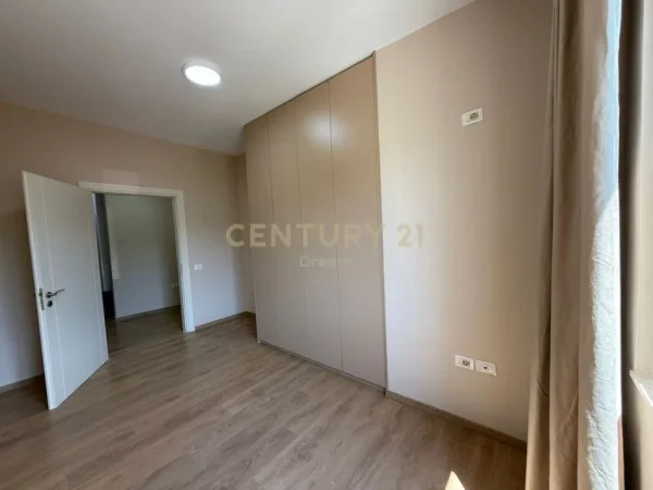 Tirane, jepet me qera apartament 2+1 Kati 4, 90 m² 700 € (Liqeni Thate)