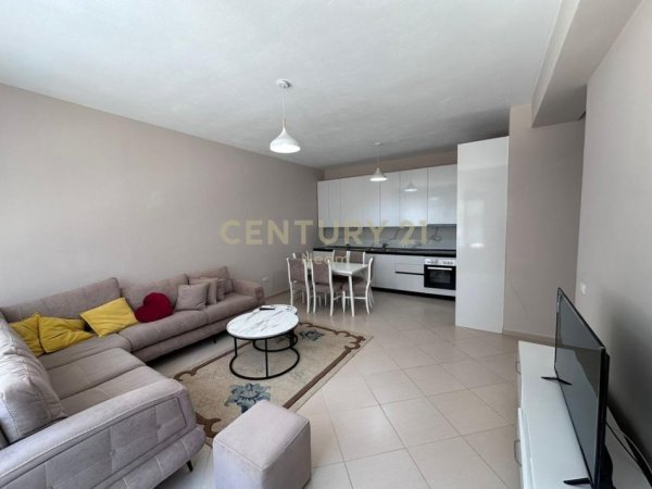 Tirane, jepet me qera apartament 2+1+Ballkon Kati 2, 100 m² 650 € 