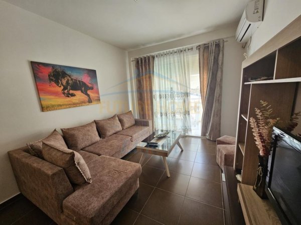 Tirane, jepet me qera apartament 2+1+Ballkon Kati 2, 100 m² 650 € 