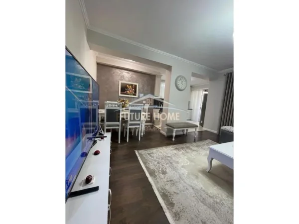 Tirane, jepet me qera apartament 2+1+Ballkon Kati 4, 111 m² 800 € 