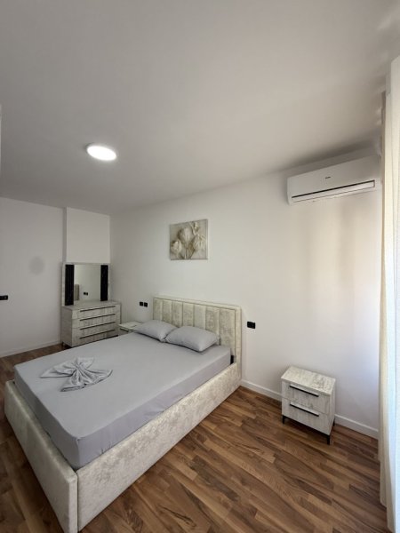 Tirane, jepet me qera apartament 1+1 Kati 7, 65 m² 450 € (Stefan Shundi)