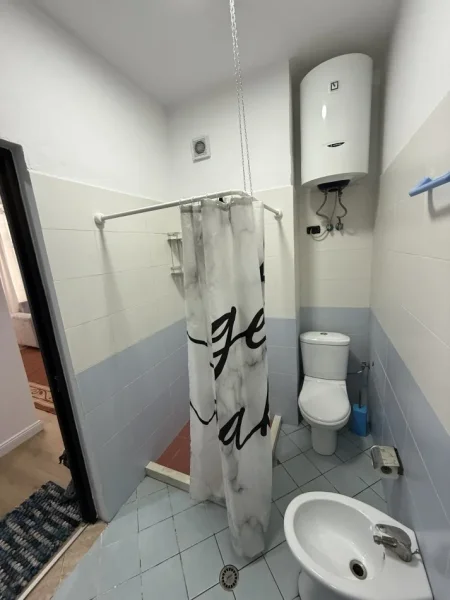 Tirane, jepet me qera apartament 1+1 Kati 7, 65 m² 450 € (Stefan Shundi)