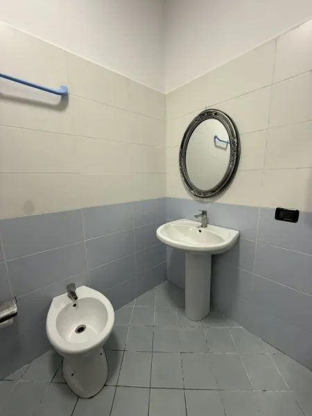 Tirane, jepet me qera apartament 1+1 Kati 7, 65 m² 450 € (Stefan Shundi)