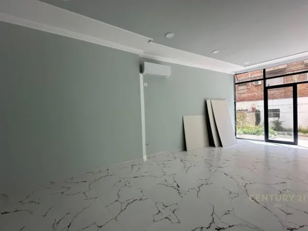 Tirane, jepet me qera ambjent biznesi Kati 0, 60 m² 1.500 € 