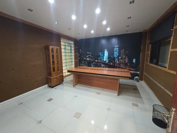 Tirane, jepet me qera ambjent biznesi Kati 0, 180 m² 700 € 