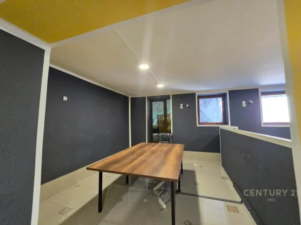 Tirane, jepet me qera ambjent biznesi Kati 0, 180 m² 700 € 