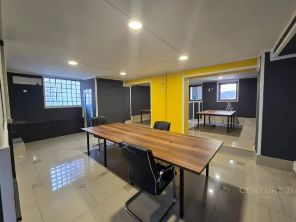Tirane, jepet me qera ambjent biznesi Kati 0, 180 m² 700 € 
