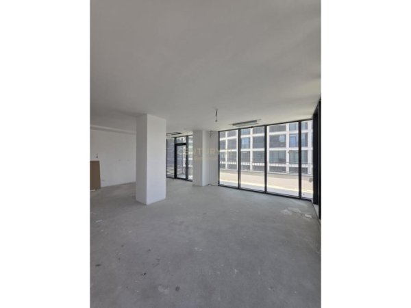 Tirane, jepet me qera ambjent biznesi Kati 2, 187 m² 1.800 € (Lake View)