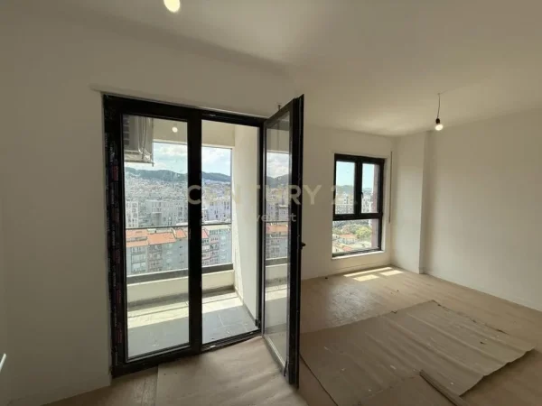 Tirane, jap me qera zyre+POST PARKIMI , 108 m² 800 € (Komuna e Parisit)