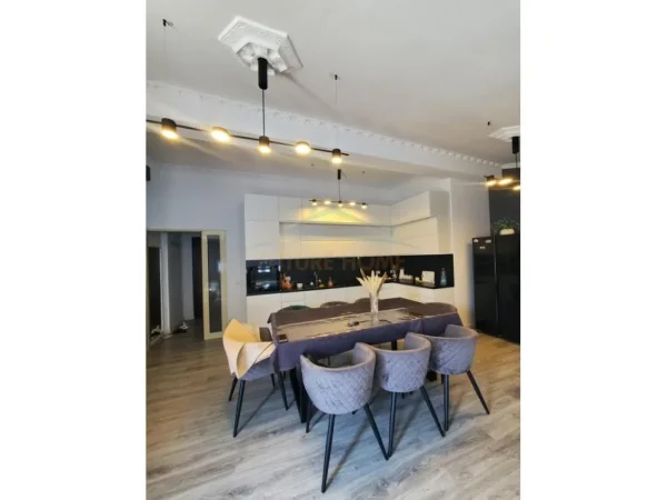 Tirane, shitet apartament 3+1+Ballkon Kati 5, 125 m² 200.000 € 