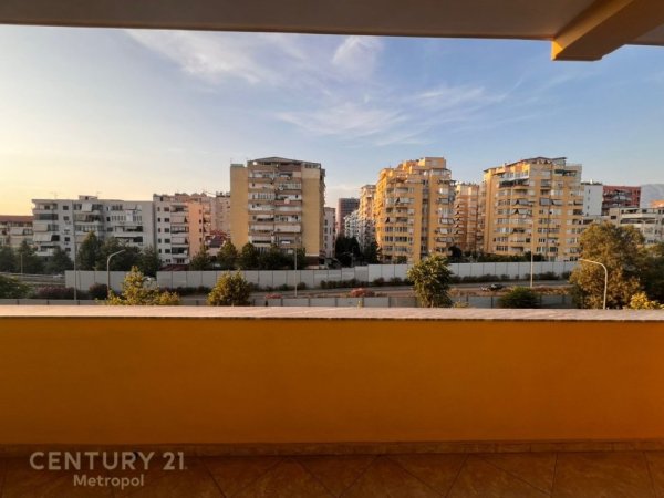Tirane, jap me qera ambjent biznesi , 500 m² 2.000 € (Selite)