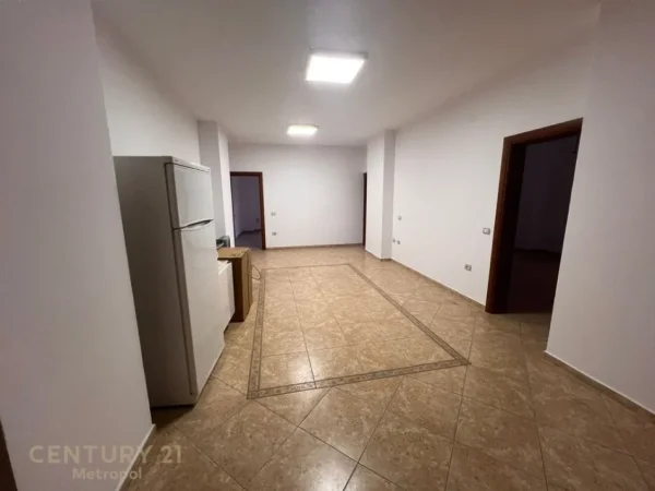 Tirane, jap me qera ambjent biznesi , 500 m² 2.000 € (Selite)